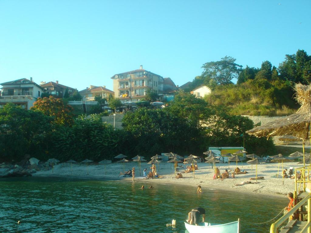 Guest House Ianis Paradise Nessebar Exterior foto